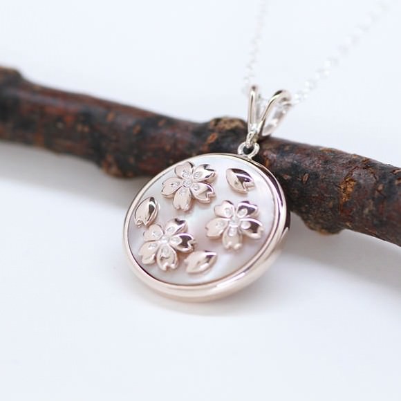 GINNEZU 桜、ペンダント。ピンクシルバー、貝